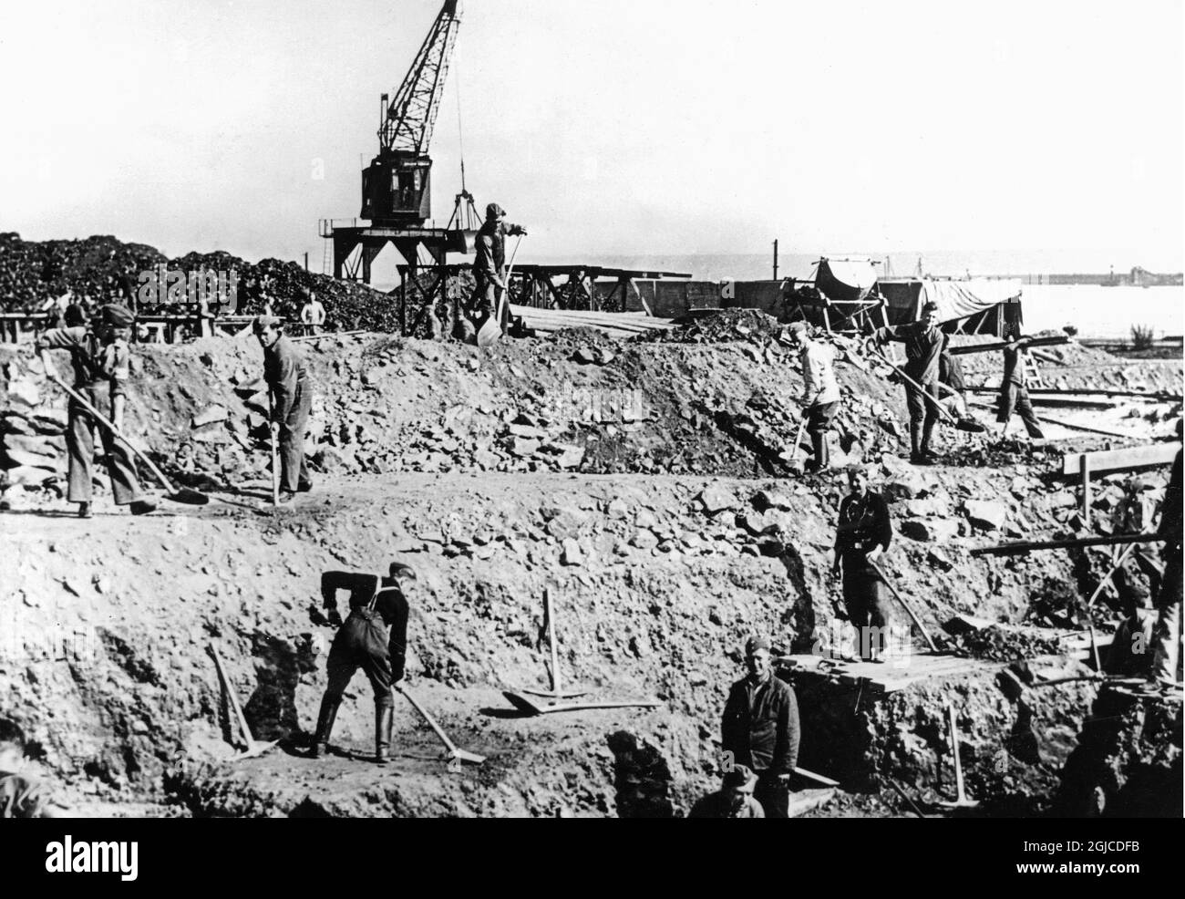 BRITISH CHANNEL, FRANCE 1940-11-22 Beginning of building of fortifications for the Atlantic Wall under the Todt Organisation November 22, 1940, during the German occupation of parts of France during the Second World War. Photo: AB Text & Bilder / Weltbild / SVT / Kod: 5600 Stock Photo