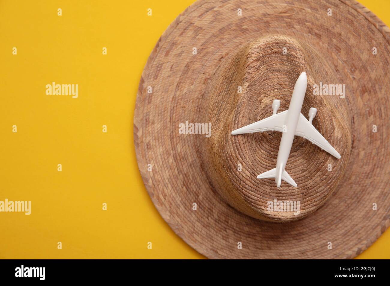 Model airplane on a straw hat. Summer holiday vacation background Stock Photo