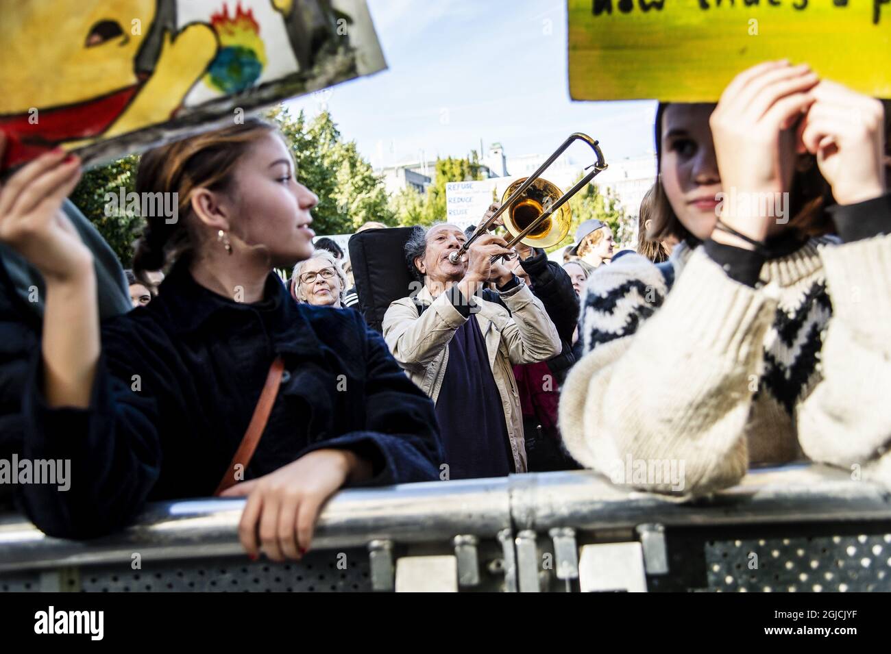 Climate demonstrators march in Stockholm, Sweden. Youth and students across the world are taking part in a student strike movement called Friday For Future. 70000 people participated in the march from Medborgaplatsen to KungstrÃ¤dgÃ¥rden. Global Youth Climate Strike in Stockholm, 2019-09-27 (c) LORENTZ-ALLARD ROBIN / Aftonbladet / TT * * * EXPRESSEN OUT * * * AFTONBLADET / 85392  Stock Photo