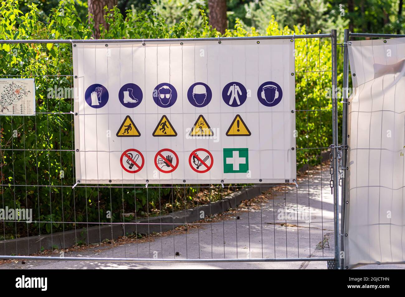 Workplace safety signs hi-res stock photography and images - Alamy