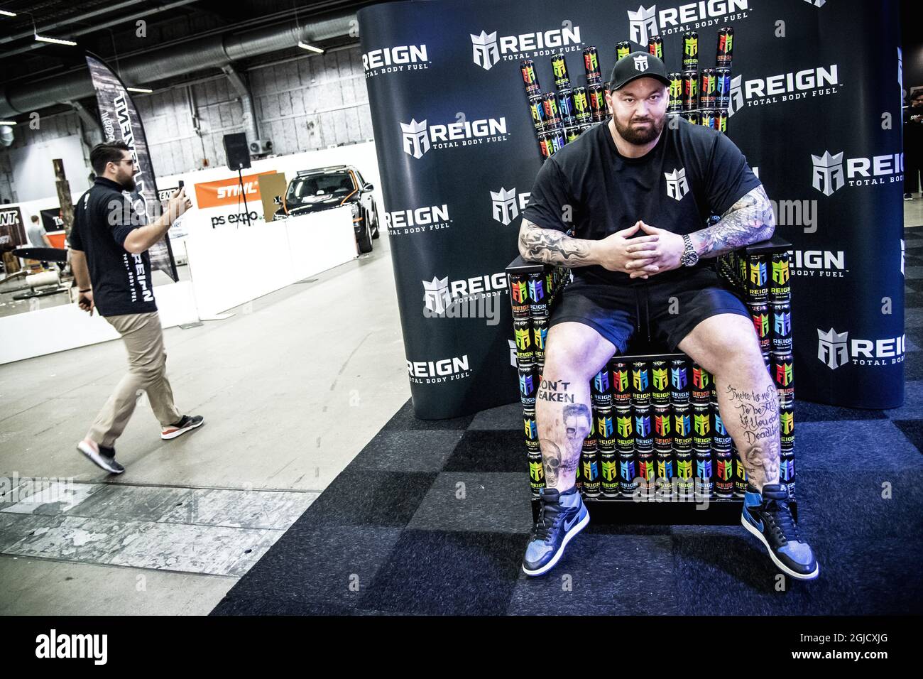 Worlds strongest man hi-res stock photography and images - Alamy