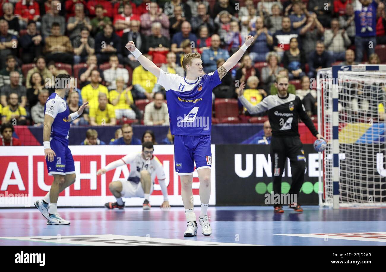 Gudjon Ymir Orn Gislason (C) celebrates during the Men's European Handball main round Group 2