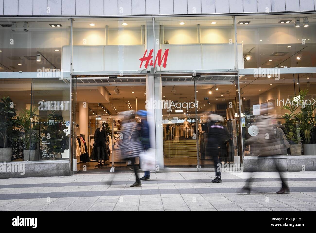 Shoppers pass a H&M (H & M Hennes & Mauritz AB) shop in central Stockholm  on April 02, 2020. Swedish retailer H&M said on Thursday that the company  have started dialogue with