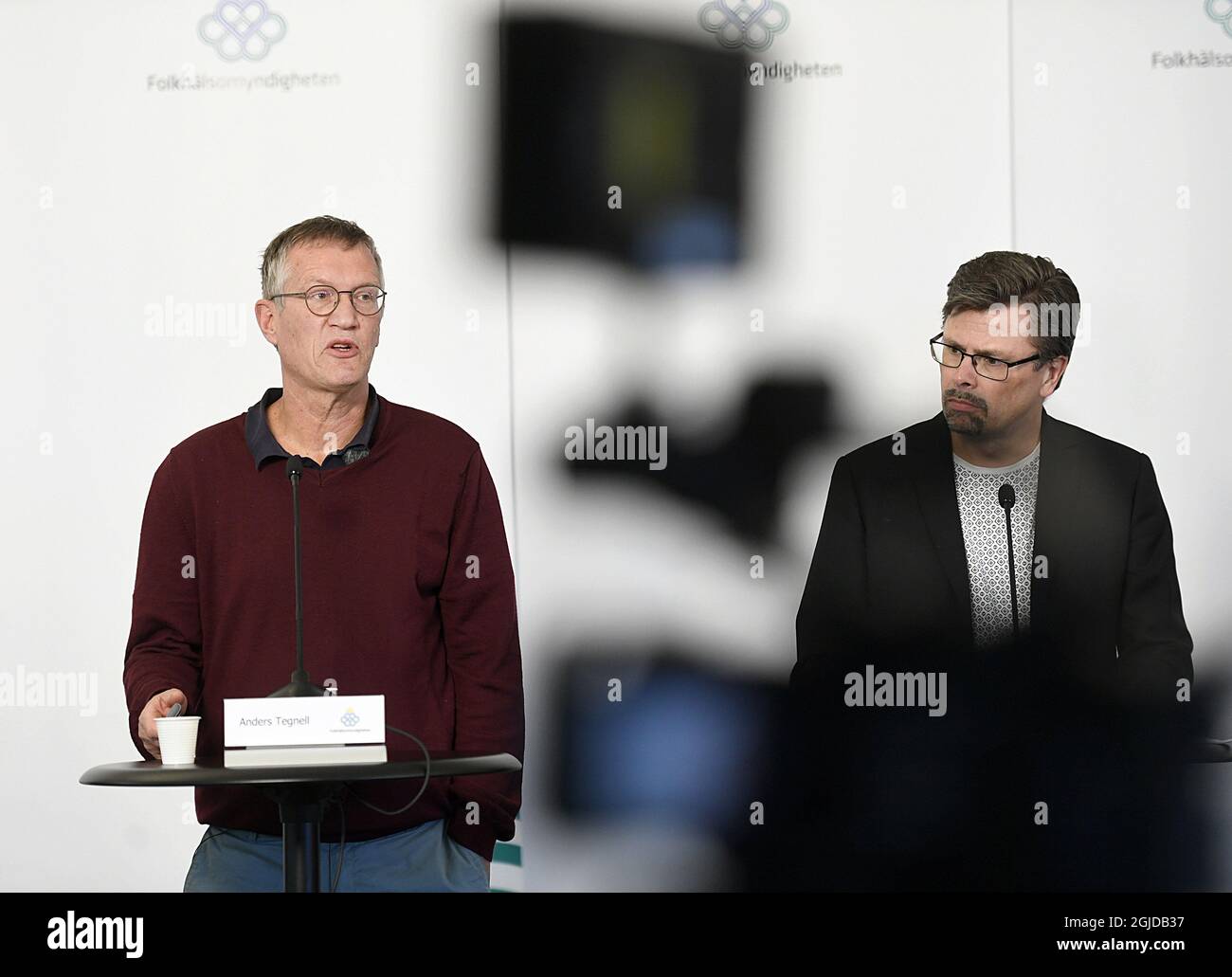 State epidemiologist Anders Tegnell, Public Health Agency of Sweden, and Svante Werger, the Swedish Civil Contingencies Agency (MSB), during the daily news conference on the coronavirus, Covid-19 situation in Stockholm, Sweden, April 22, 2020. Photo: Bjorn Lindahl / Aftonbladet / TT  Stock Photo