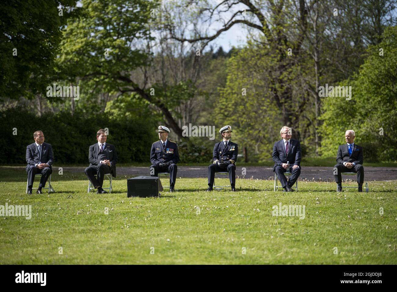 Prime Minister Stefan Lofven, Andreas Norlén, Speaker of the Parliament, General Micael Bydén, Prince Carl Philip, Peter Hultqvist, Minister for Defence and Sverker Goranson, chairman of the Swedish Veterans Association, during Sweden's Veterans Day at the Kungsangen regiment in Stockholm, Sweden, May 29, 2020. Photo: Pontus Lundahl / TT / code 10050  Stock Photo