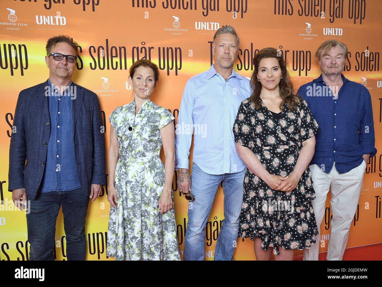 RegissÃ¶ren Patrik Ryborn, skÃ¥despelarna Helen SjÃ¶holm, Mikael Persbrandt , Vanna Rosenberg och regissÃ¶ren Peter Dalle pÃ¥ presstrÃ¤ffen fÃ¶r filmen 'Tills solen gÃ¥r upp' 2020-06-10 (c) Karin TÃ¶rnblom / TT / kod 2377 Stock Photo