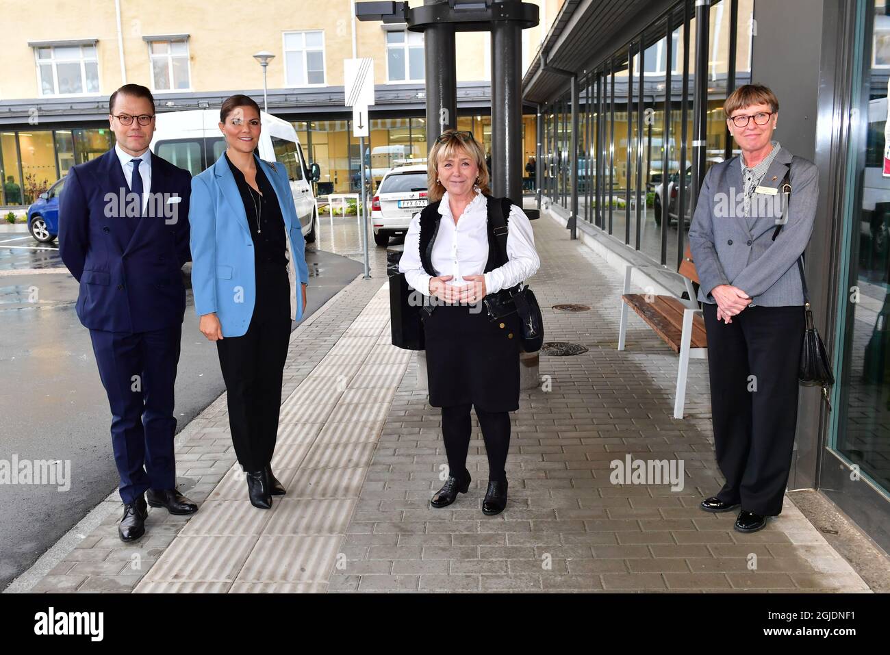 KATRINEHOLM 20201022 Prins Daniel, kronprinsessan Victoria halsas