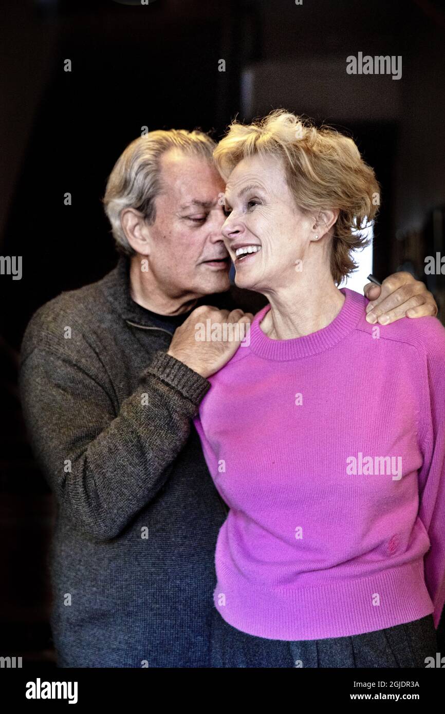 Writers Paul Auster and Siri Hustvedt at home in Brooklyn. They are both  active in the Writers Against Trump movement. Photo: Eva Tedesjo / DN / TT/  code 3504 Stock Photo - Alamy