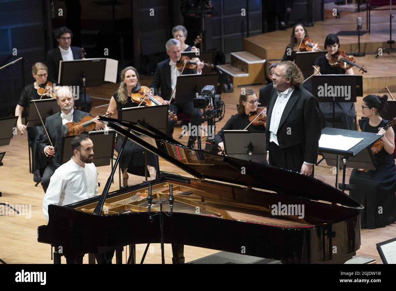 Russian-German pianist Igor Levit (L) and French conductor Stéphane Denève toghether with the Royal Stockholm Philharmonic Orchestra perform Beethoven's Piano Concerto No. 5 (Emperor Concerto) during the Nobel Prize Concert 2020 at the Stockholm Concert Hall, in Stockholm, Sweden, on Dec. 08, 2020. Photo: Fredrik Sandberg / TT / code 10080 *** SWEDEN OUT ***  Stock Photo