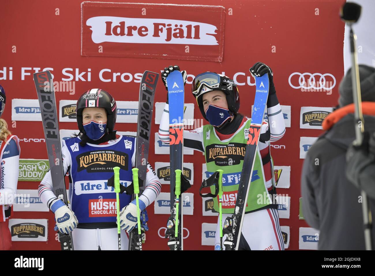 Alizee Baron (green, right) of France wins and Marielle Berger Sabbatel (blue, left) place second in the woman's big Ski Cross final at the FIS Freestyle Ski World Cup event in Idre, Sweden January 23, 2021. Photo: Pontus Lundahl / TT / code 10050  Stock Photo