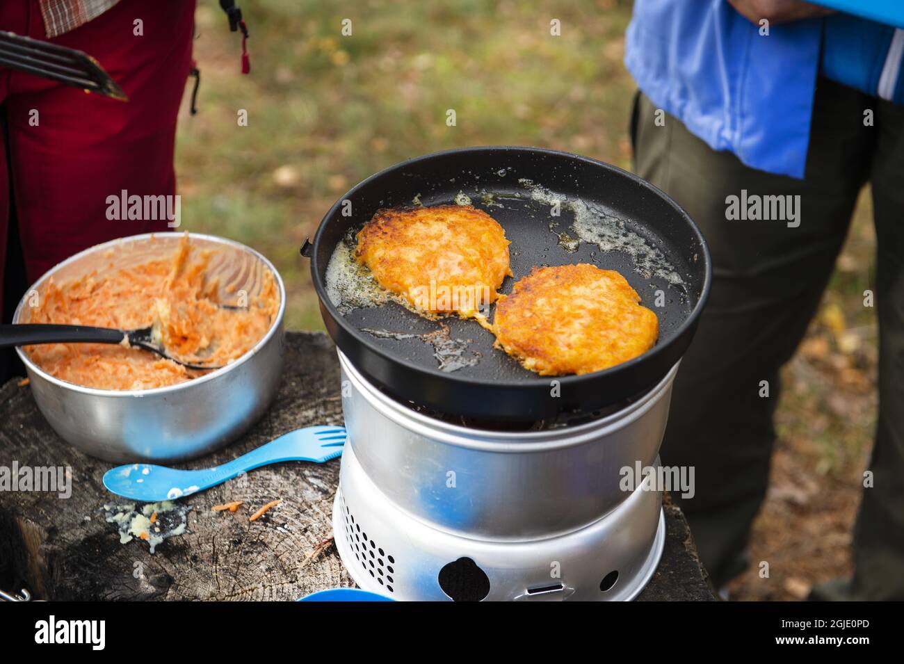 Cooking food outdoors on a Trangia camping stove Photo Anna Hallams / TT /  code 76143 Stock Photo - Alamy