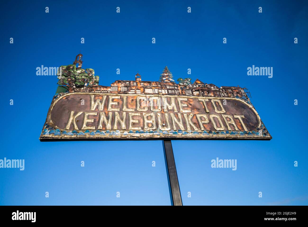 USA, Maine, Kennebunkport. Village welcome sign Stock Photo - Alamy
