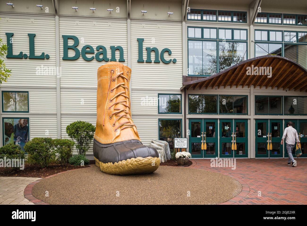 USA, Maine, Freeport, the LL Bean store, exterior of the famous outdoor