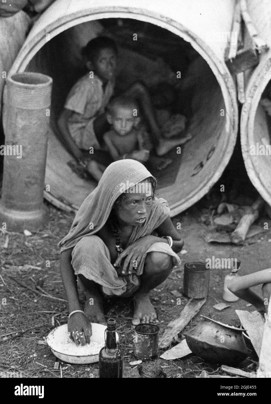 Calcutta 1971-06-24 The authorities have made attempts to prevent the refugees from reaching Calcutta but in vain. This photo was taken in the Salt Lake City camp inside Calcutta. Some refugees have managed to find shelter in the large cement pipes on the site. Photo: Leif Engberg / DN / TT / code 15  Stock Photo