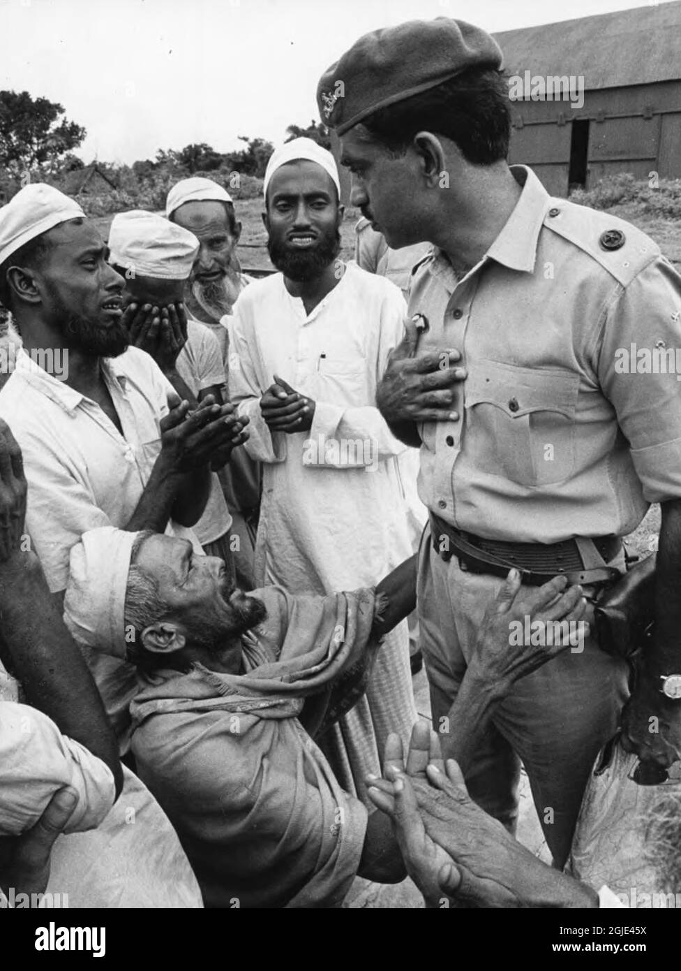 1971-07-14 - Please, let us go home again! Refugees on the border with East Pakistan are begging a West Pakistani major to let them return to their homes again. Photo: Leif Engberg / DN / TT / Code: 15  Stock Photo