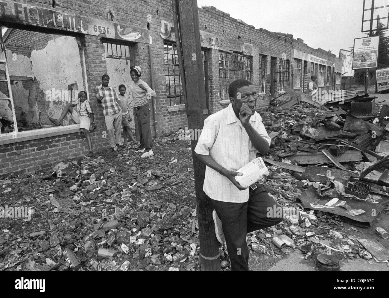 The destruction after last year's riots is still visible in the streets ...