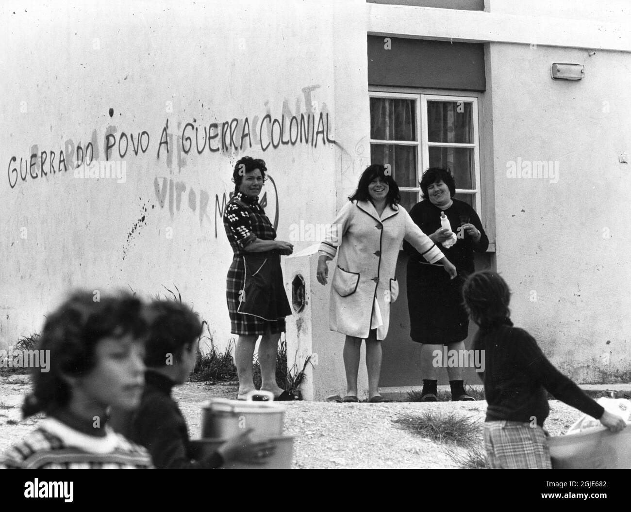 After the socialist military coup, the so-called Carnation Revolution in Portugal, the slum dwellers in Boa Vista launched their own revolution. They occupied 270 apartments that they have been empty for almost four years in a slum remediation project. Lisbon, Portugal, May 05, 1974. Photo: Sven-Erik Sjoberg / DN / TT / Code: 53  Stock Photo