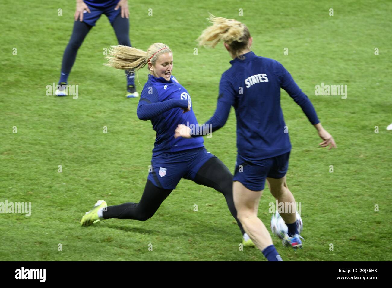 Lindsey Horan (L) in action during a USA women's national team training session at Friends arena in Stockholm, Sweden, on Friday April 9, 2021. USA will meet Sweden in a friendly international game on Saturday. Photo: Henrik Montgomery / TT / kod 10060 *** SWEDEN OUT ***  Stock Photo
