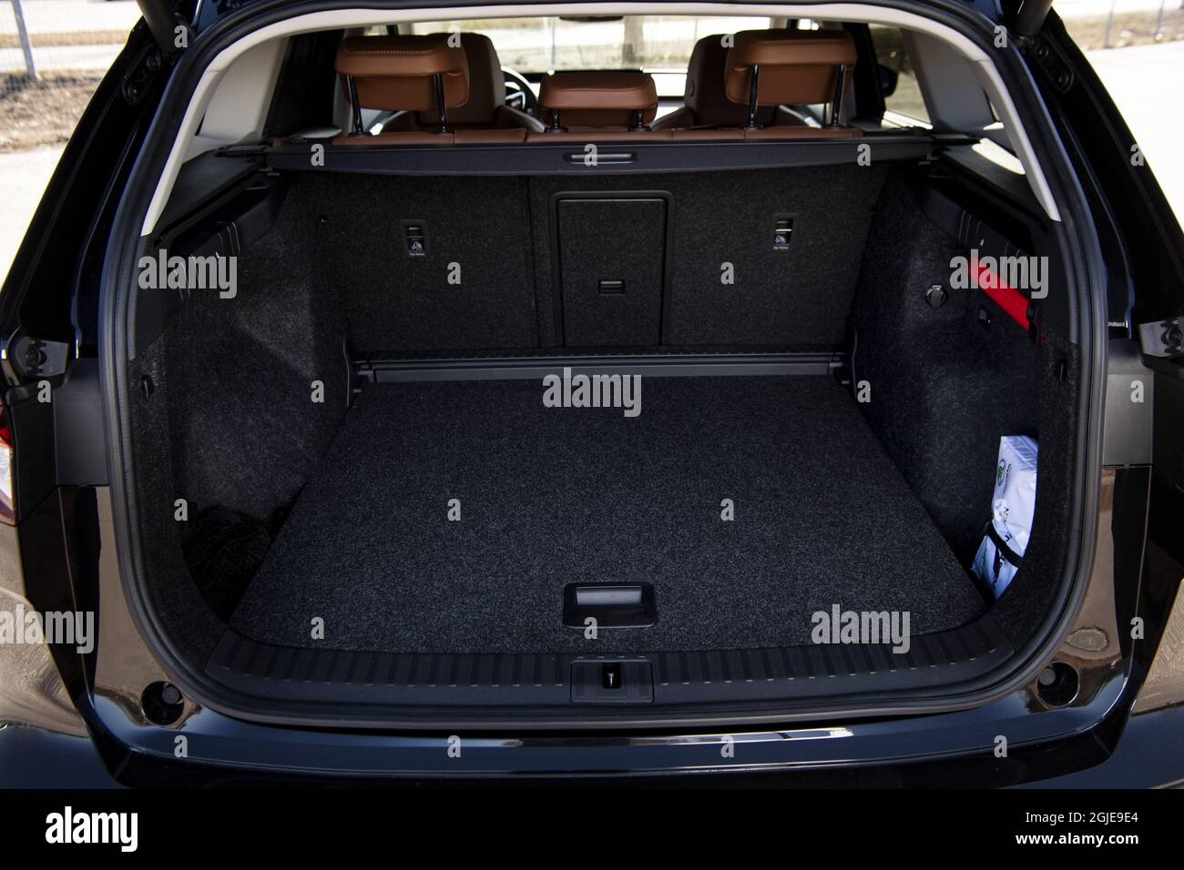 Skoda Enyaq iV 80 car luggage compartment, trunk, boot Photo Pontus