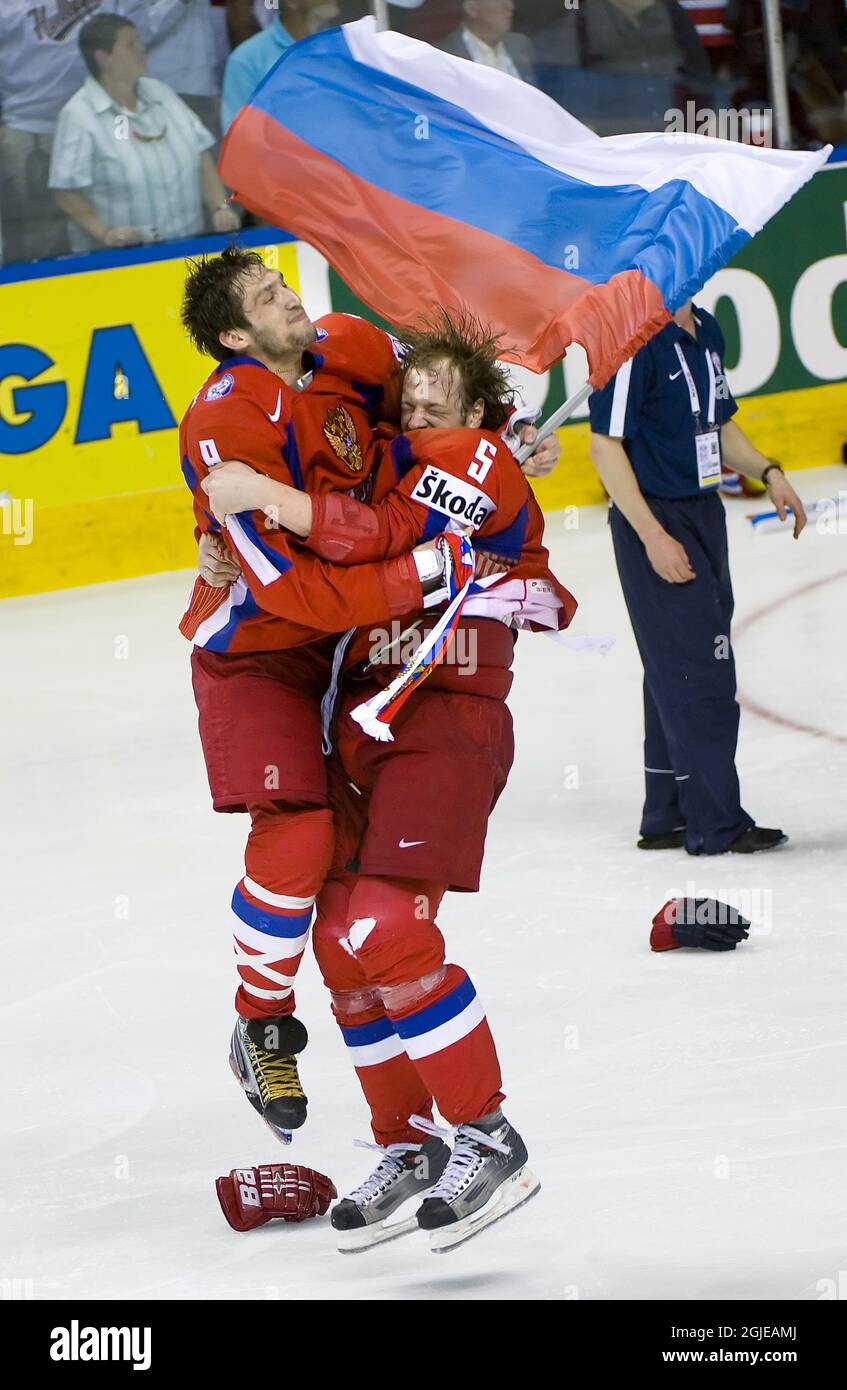 Russia's Alexander Ovechkin and Ilya Nikulin cheer after the Ice Hockey(02)