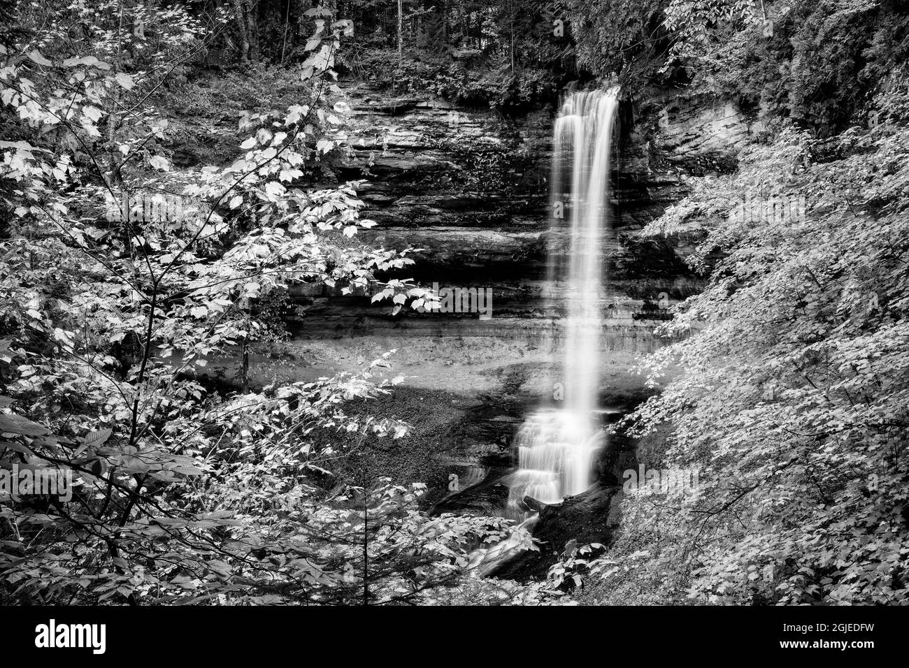 USA, Michigan, Upper Peninsula, Pictured Rocks National Lakeshore, Autumn at Munising Falls Stock Photo