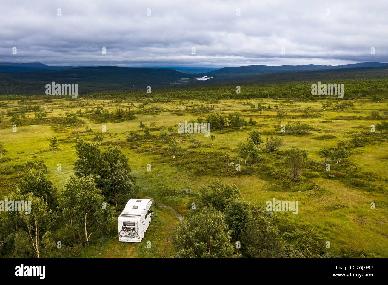 A camper van parked in the Ljungdal mountains (Swedish: Ljungdalsfjallen). Photo: Helikopterfoto / TT / code 11488 Stock Photo