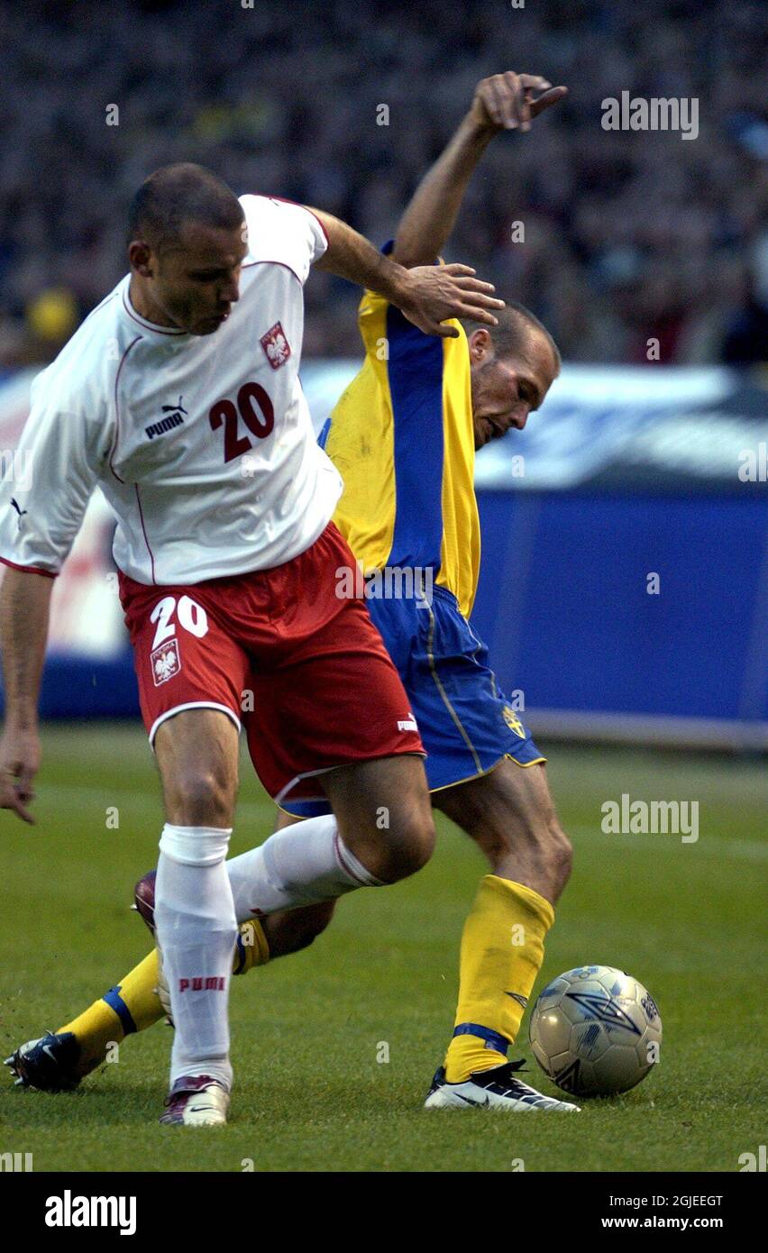 Sweden's Fredrik Ljungberg (r) is challenged by Poland's Tomasz Klos (l)      Stock Photo