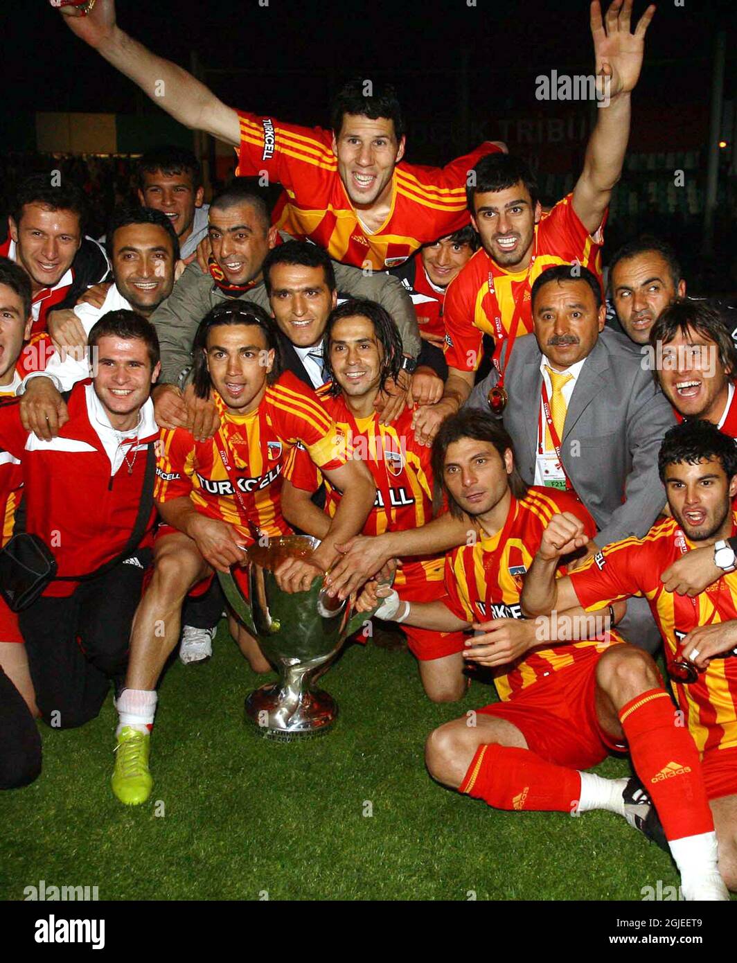 Jubilant Kayserispor players lifting up the cup after the Turkey Cup final  match Stock Photo - Alamy