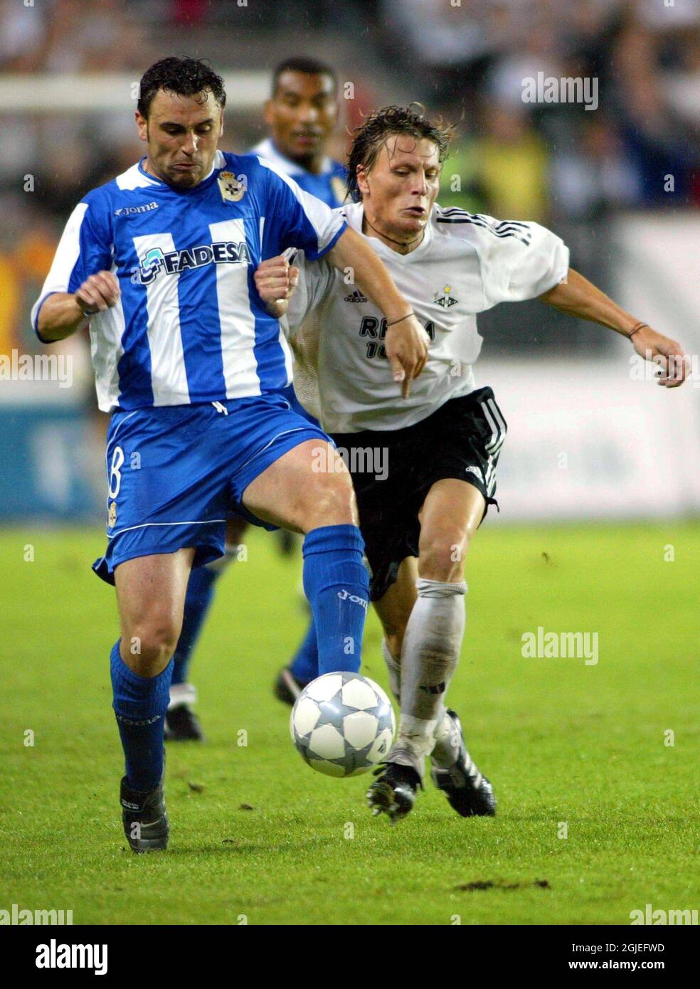 Rosenborg's Frode Johnsen (r) and Deportivo La Coruna's Sergio Gonzalez (l) battle for the ball  Stock Photo