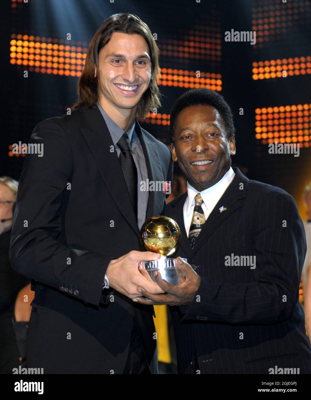 Inter Milan's Zlatan Ibrahimovic receives the Ball of Gold' for best Swedish soccer player 2008 from Pele Stock Photo