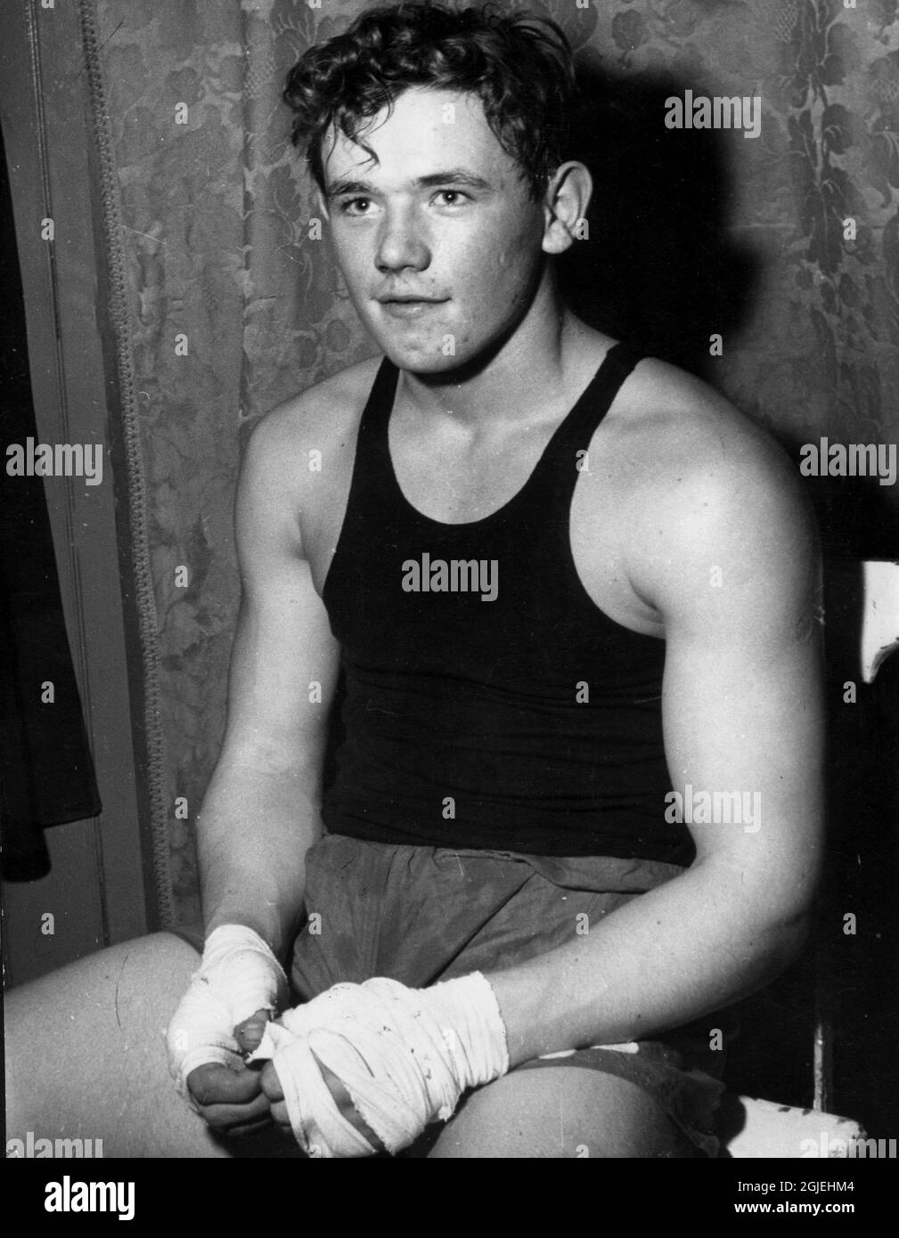 Swedish heavyweight boxing champion Ingemar Johansson pictured as a 15-year  old in 1947 after his boxing debut Stock Photo - Alamy
