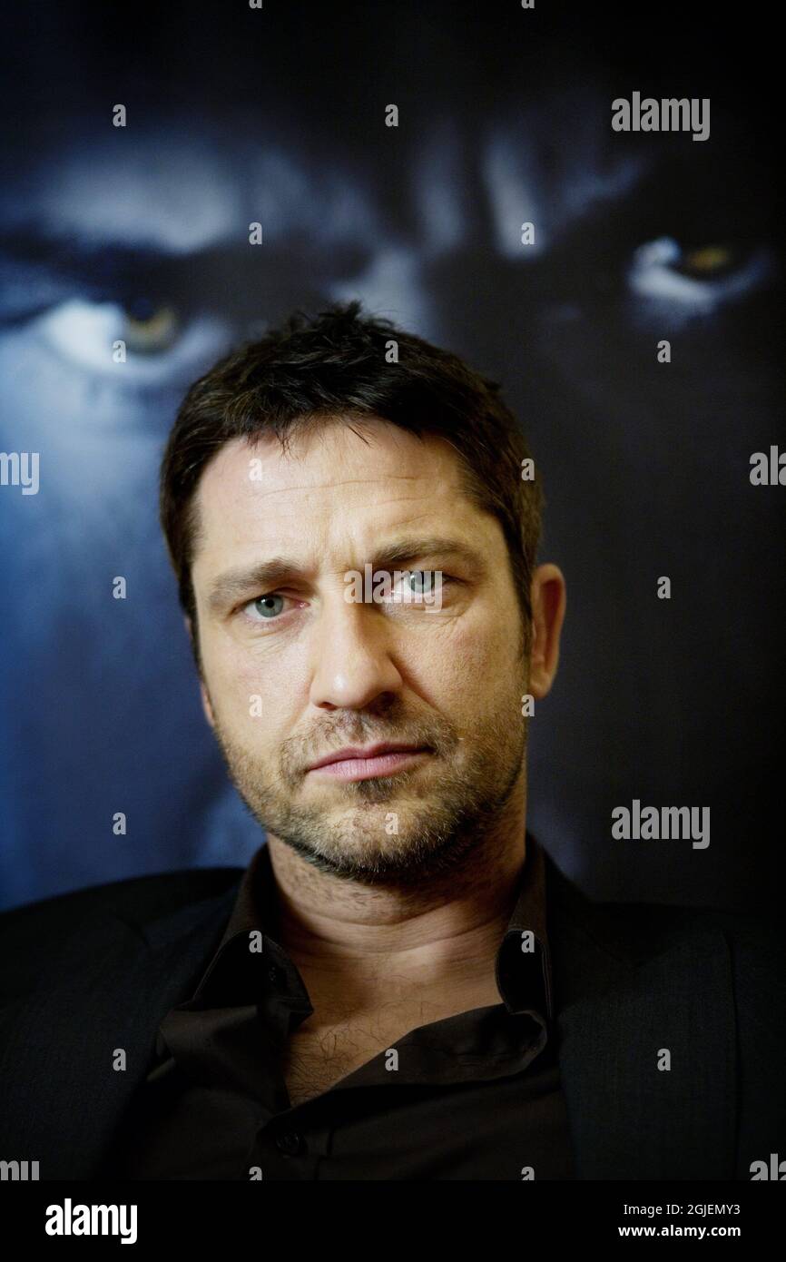 Gerard Butler during an interview to promote his new film Law Abiding  Citizen Stock Photo - Alamy