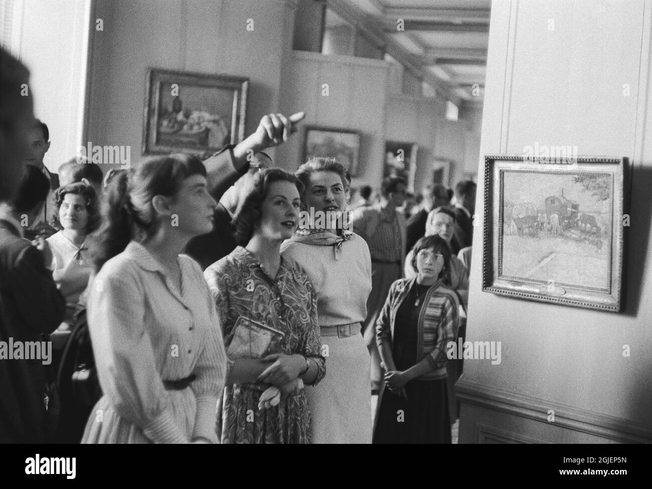 Actress Ingrid Bergman (right) during a visit to The Louvre in Paris together with her daughter Pia Lindstrom (next to Ingrid on the left) Stock Photo