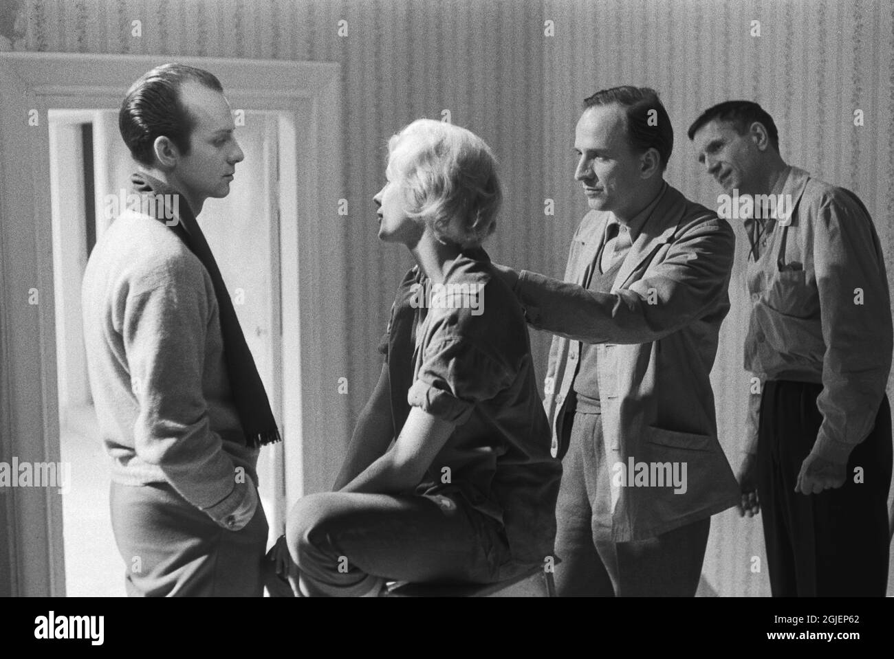 Film director Ingmar Bergman (right) giving instructions to the actors Bibi  Andersson and Jarl Kulle during the filming of 'The Devil's Eye' Stock  Photo - Alamy