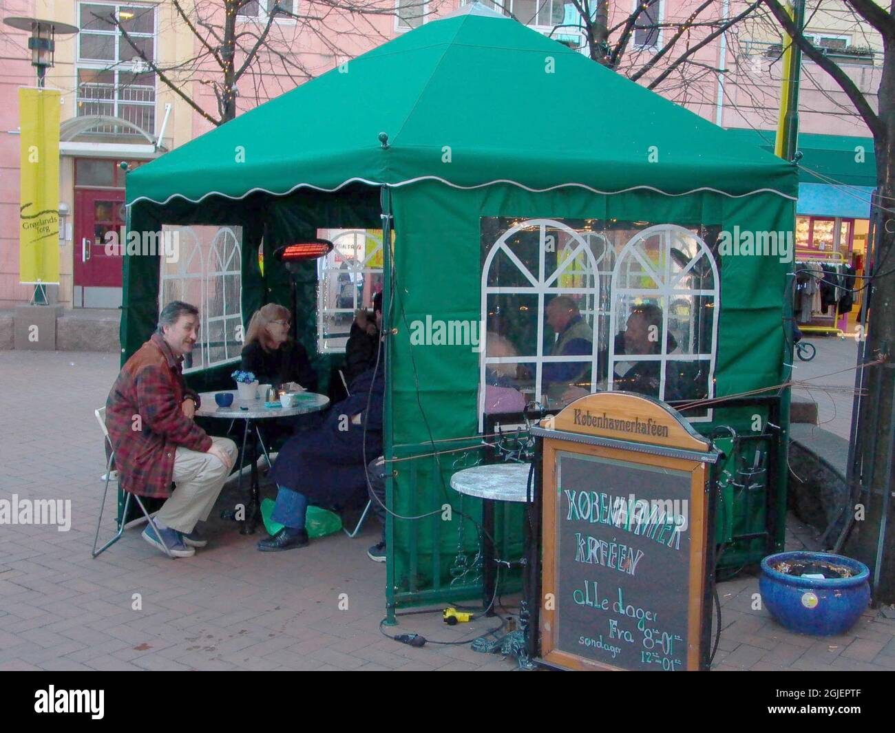 Customers smoking at Kjobenhavnerkafeen restaurant in Oslo, Norway. One  year ago smoking was banned at restaurant and pubs in Oslo, Norway. Since  then restaurant owners are avoiding the ban by building tents