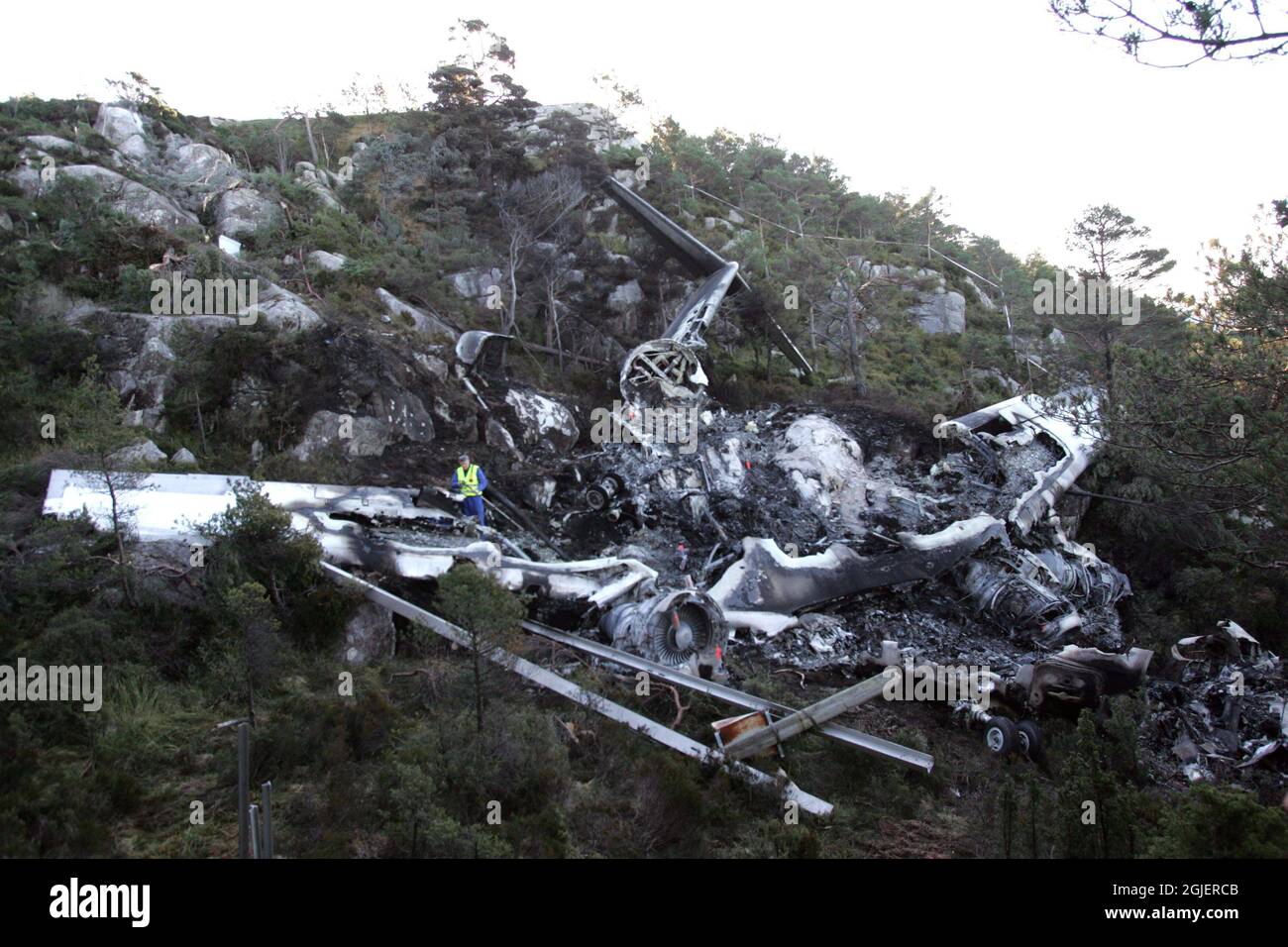 The wreckage of the commuter flight carrying 16 passengers that crashed during landing at the Stord airport in Norway, October 11, 2006. Four passengers died at the accident Stock Photo