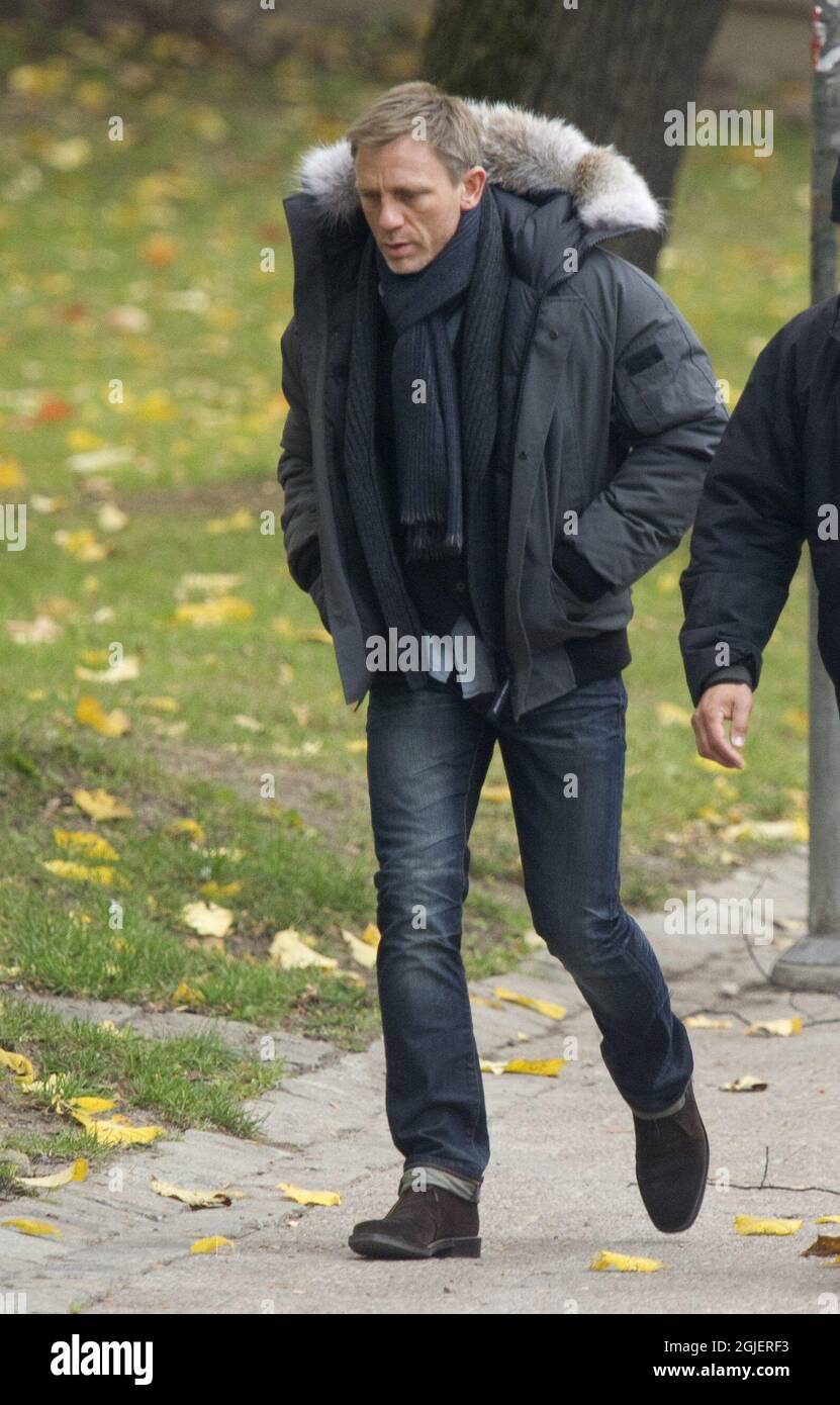 British actor Daniel Craig is seen in action during the filming of a scene  in the Millennium movie in Uppsala, Sweden, October 6, 2010 Stock Photo -  Alamy