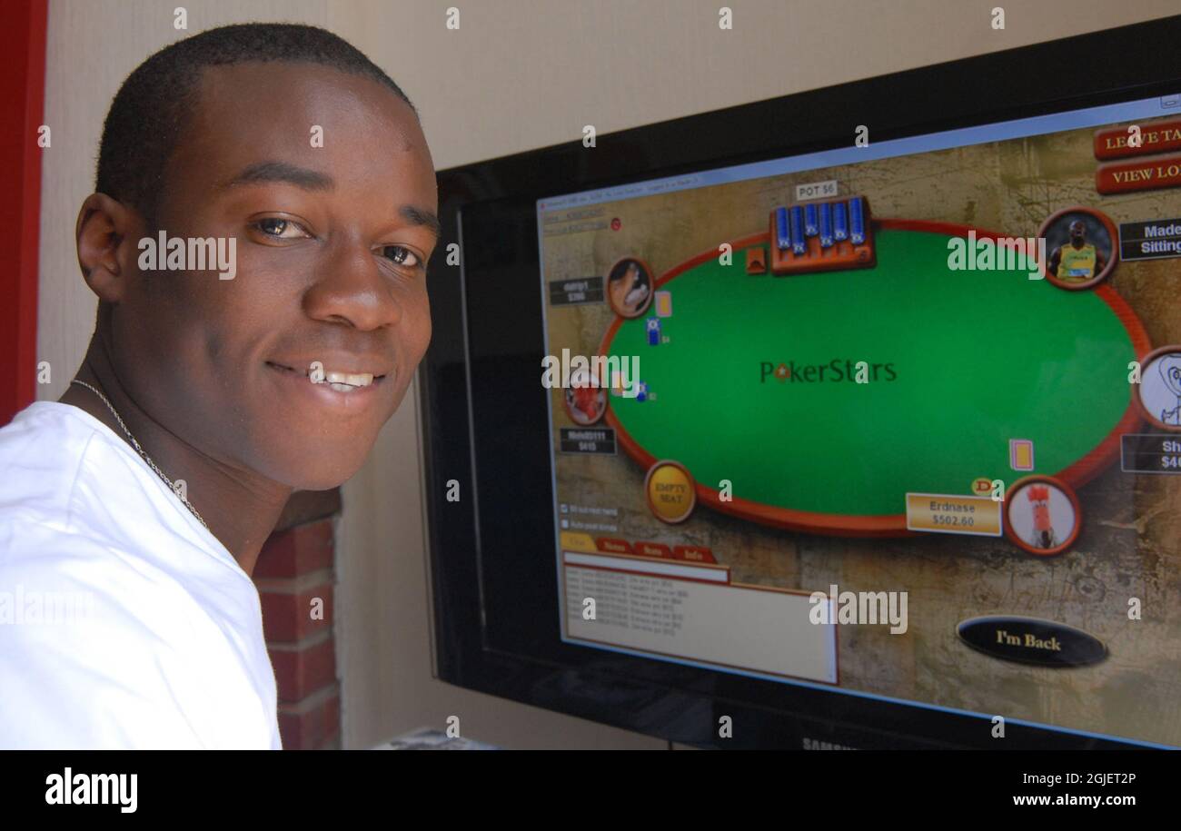 MARTINS (CORRECT) ADENIYA WHO HAS GIVEN UP HIS JOB AS A CITY BANKER TO BECOME A PROFESSIONAL POKER PLAYER. PIC MIKE WALKER, 2009 Stock Photo
