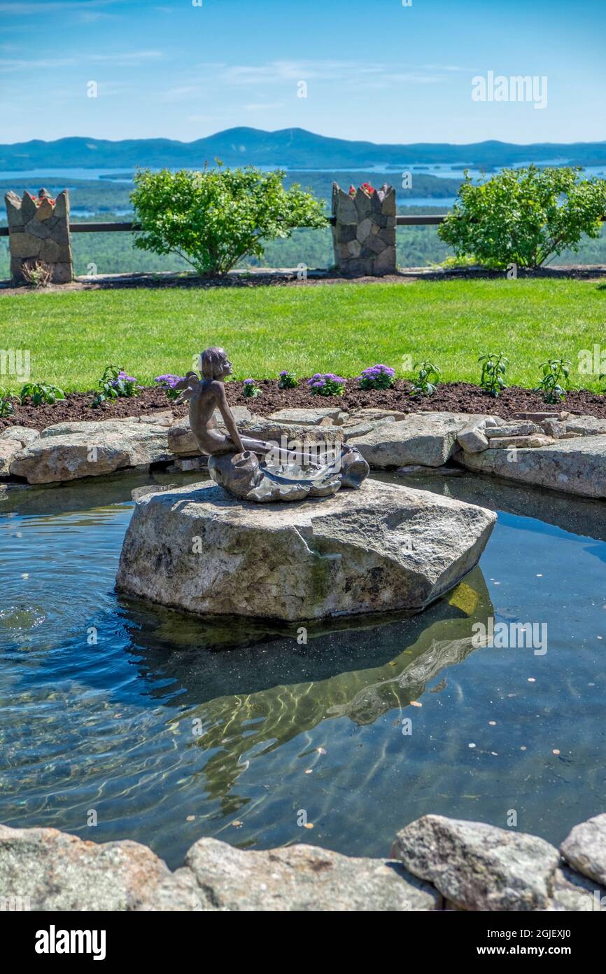 USA, New Hampshire, Moultonborough. Fountain and view from Castle in