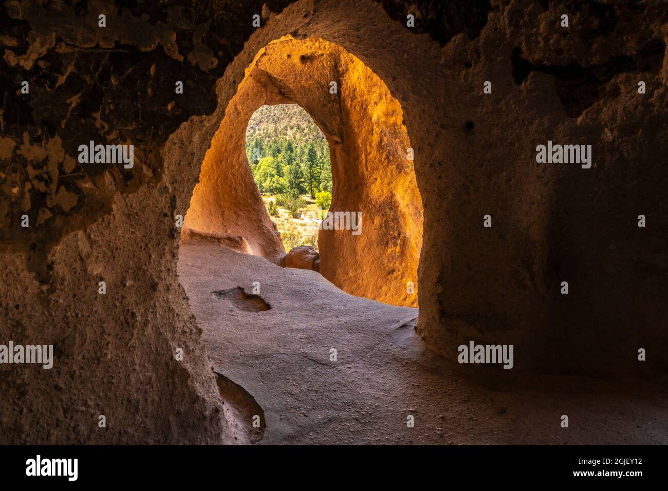 USA, New Mexico, Bandelier National Monument. Inside Indian ruins carved out of rock. Stock Photo