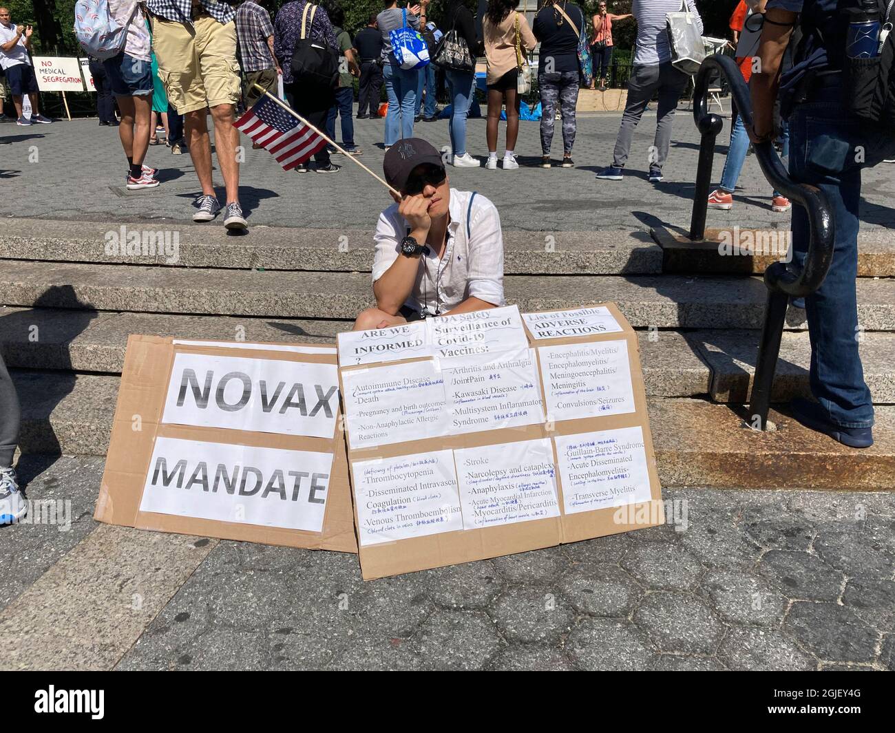 Protesters gather in Union Square Park in New York on Monday, September 6, 2021 to rally against the Covid-19 vaccination mandate in New York City. (© Frances M. Roberts) Stock Photo