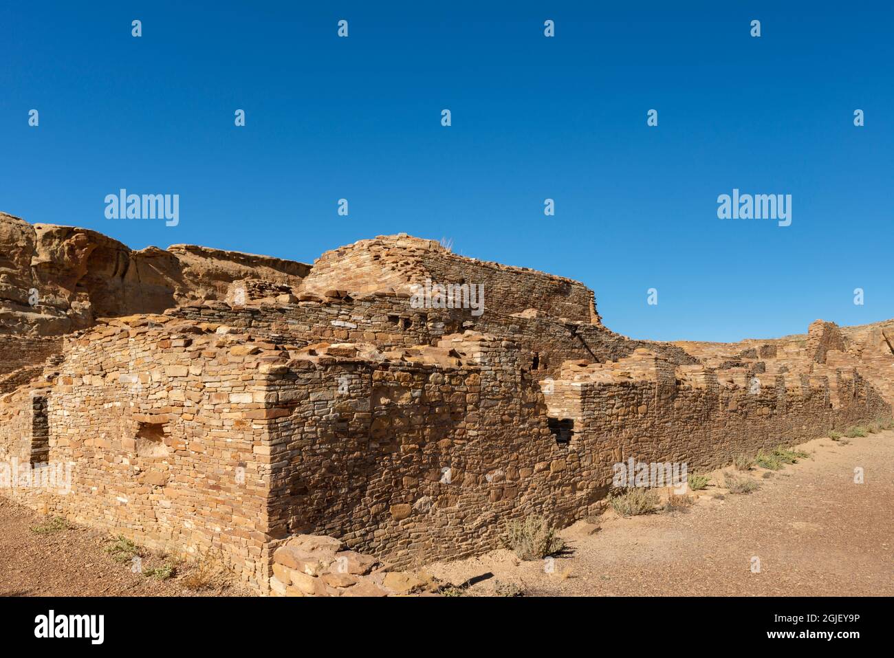 USA, New Mexico. Chaco Culture National Historic Park, Remains of Chetro Ketl, a stonewall masonry dwelling or Great House which began about AD 1000. Stock Photo
