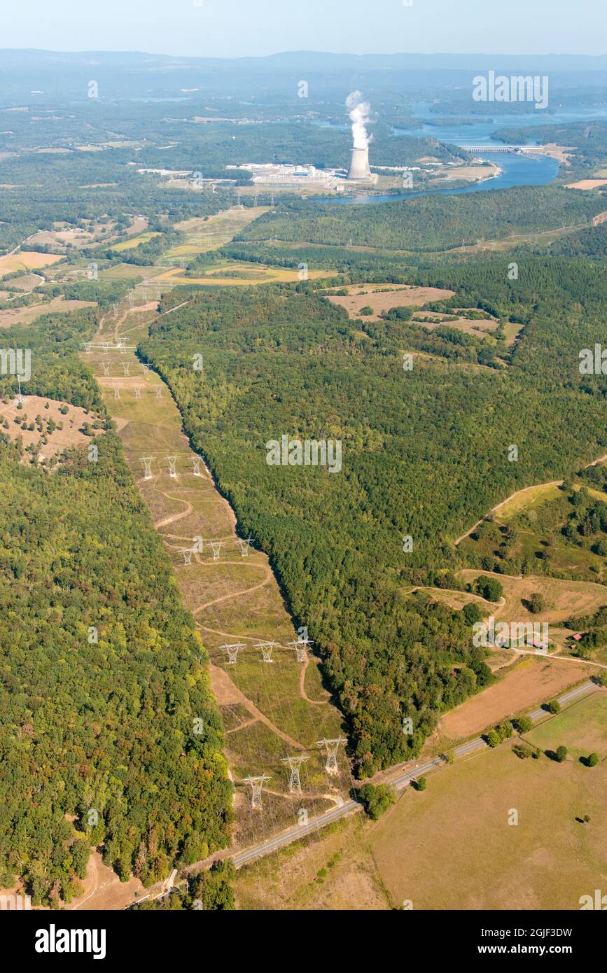 USA, Tennessee. Aerial. Power lines radiate out from Watts Bar Nuclear