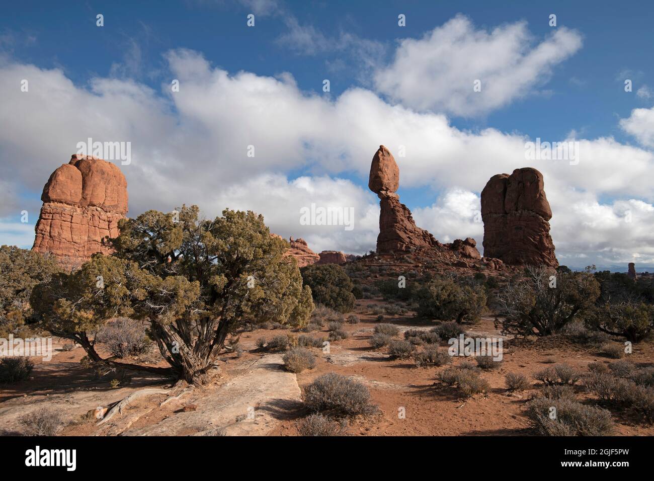 Balanced Rock, Arches National Park, Moab, Utah, USA Stock Photo