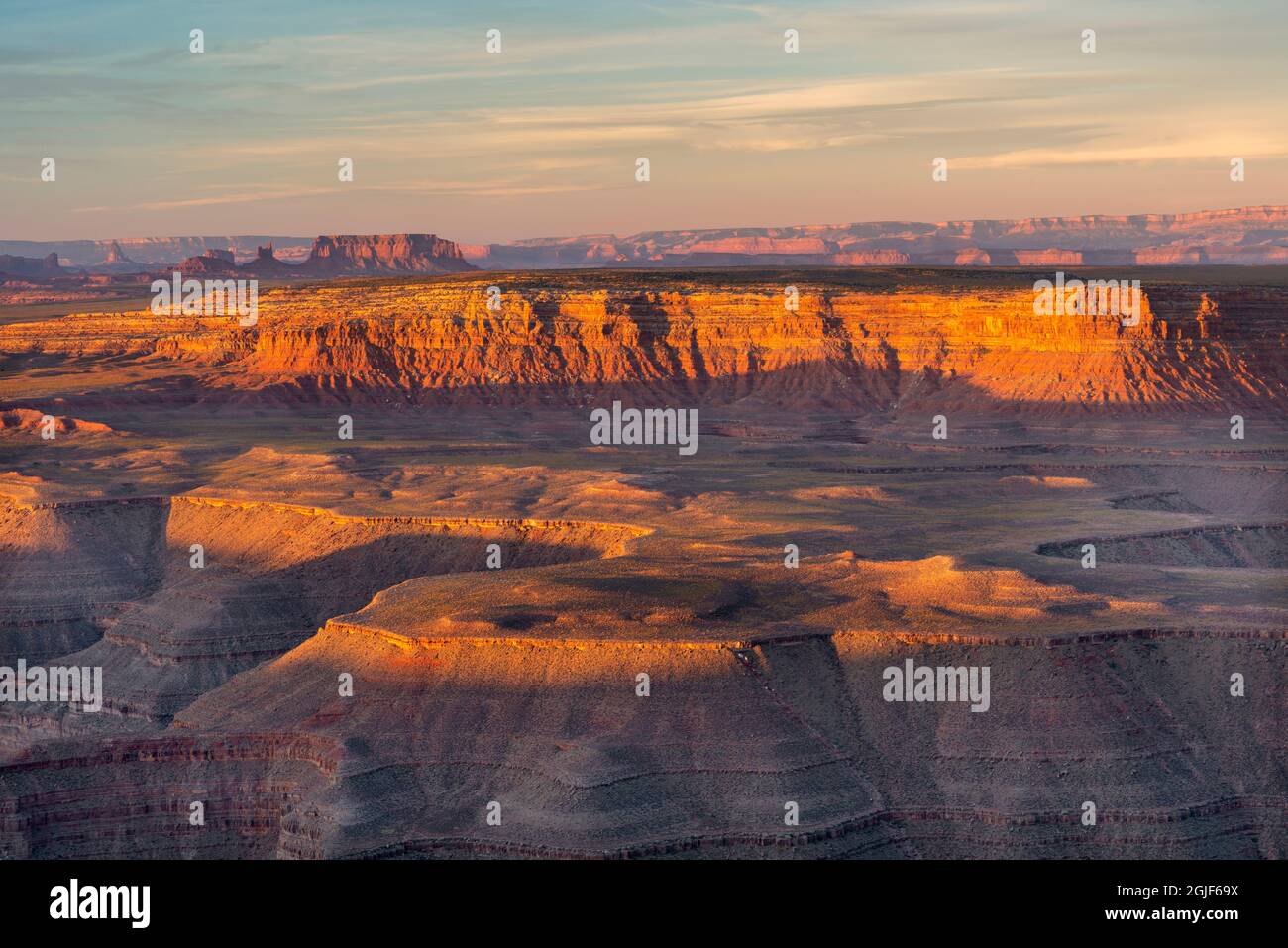 USA, Utah, Glen Canyon National Recreation Area, Sunrise reddens canyons of the San Juan River and distant buttes in Monument Valley; from Muley Point Stock Photo