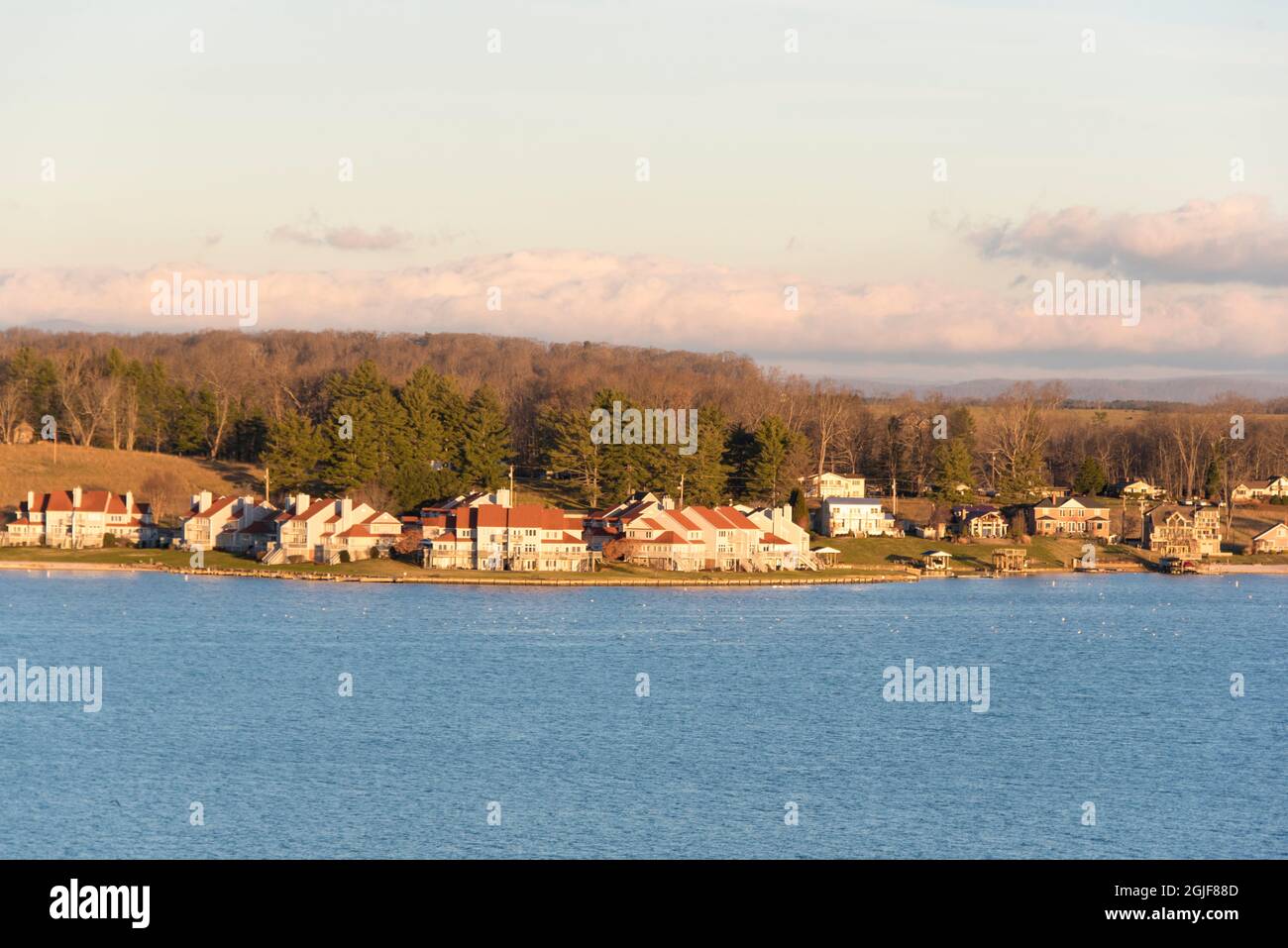USA, Virginia. Pulaski County. Housing on Claytor Lake, reservoir on