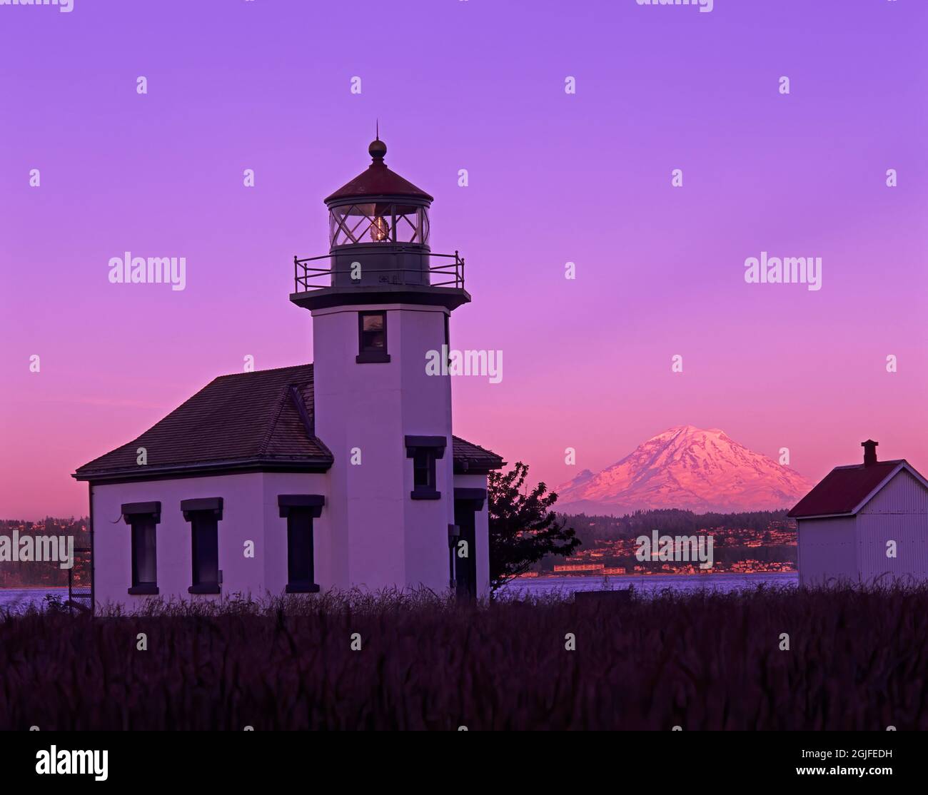 Washington State, Maury Island, Point Robinson Lighthouse, established 1885, built 1915, with Mt. Rainier Stock Photo