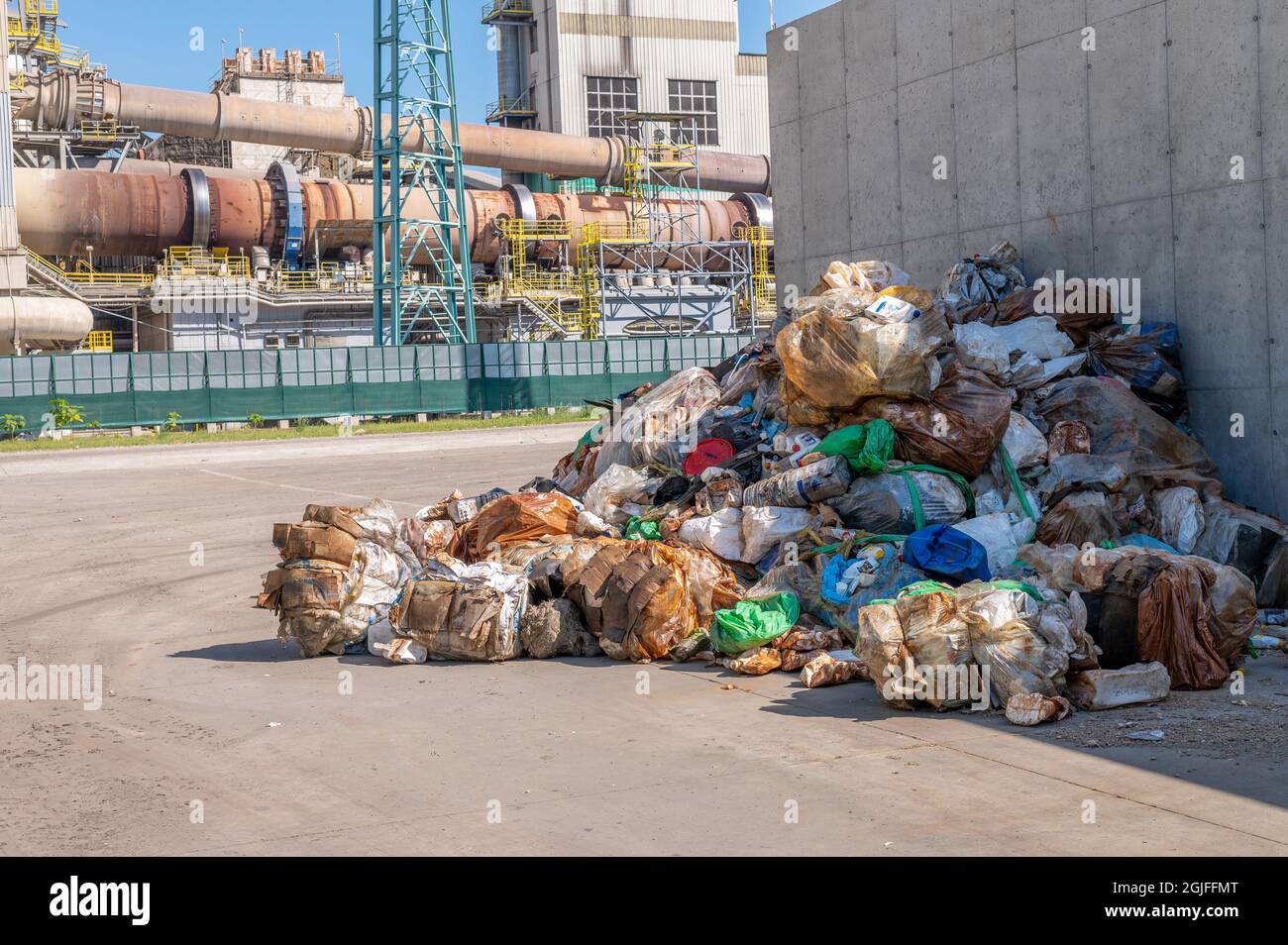 Municipal waste used as an alternative fuel in cement plants Rotary