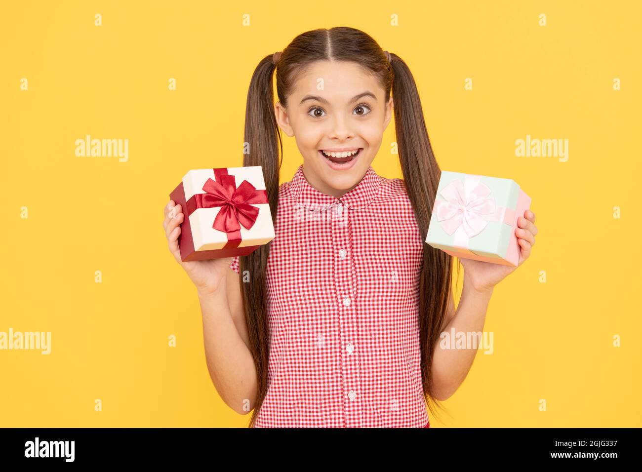 surprised kid girl hold present box for birthday, surprise Stock Photo Alamy