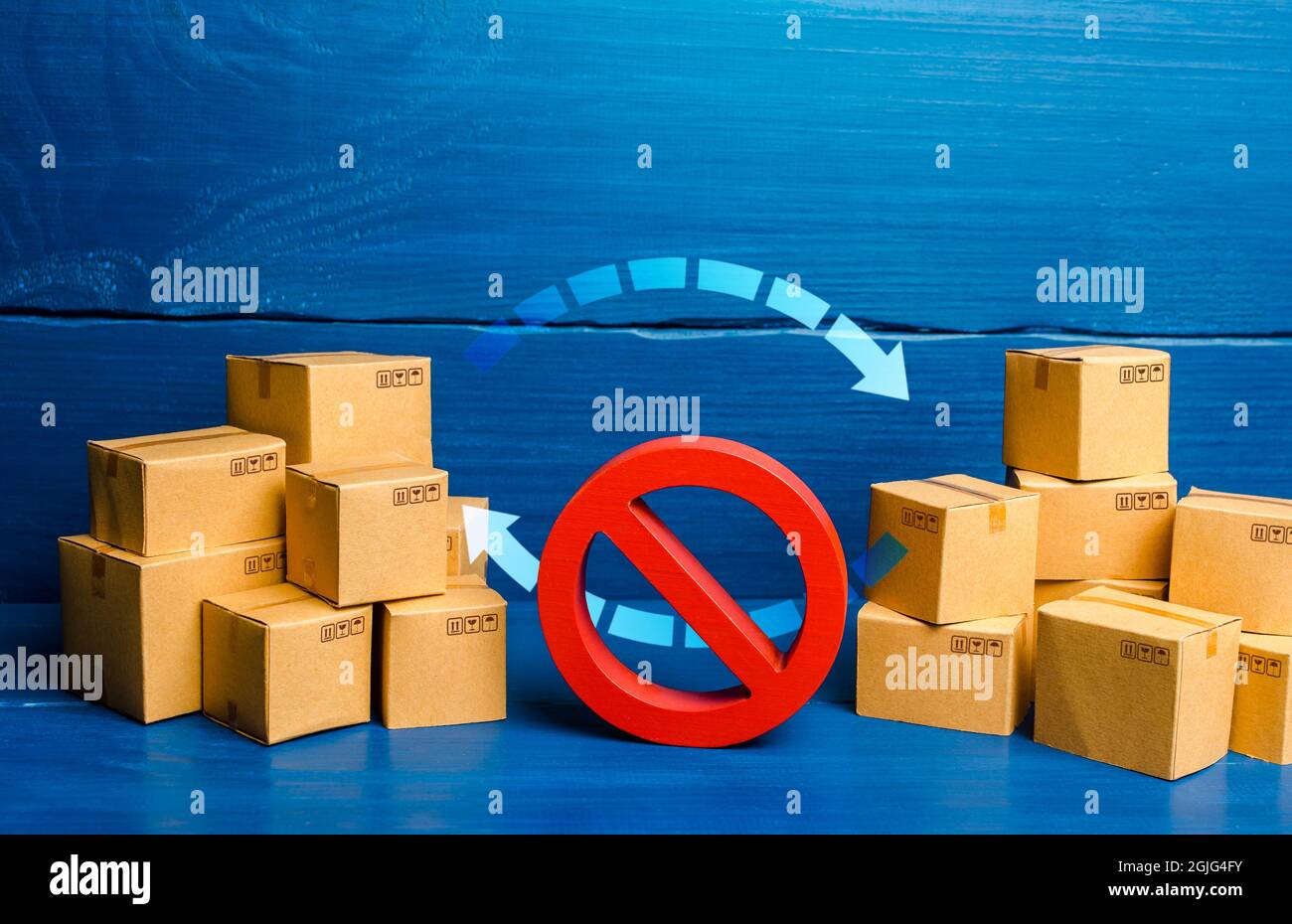 Arrows between boxes and prohibition symbol NO. Trade wars. Ban on imports and exports. Sanctions and embargoes. Termination of a trade agreement, clo Stock Photo